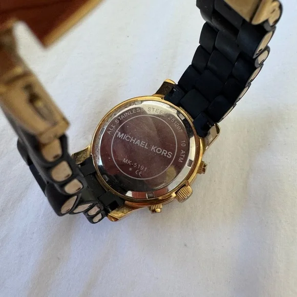 Michael Kors Women's Runway Black Dial Watch MK5191 - Picture 4 of 6